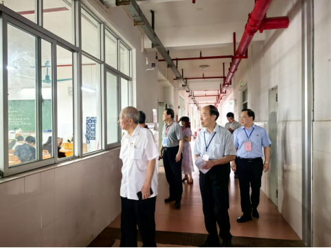 校领导巡考严把关，考风学风焕新颜—— 2024—2025学年第二学期期末考试有序开展