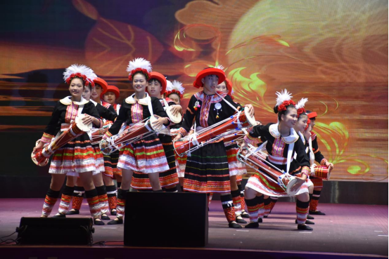 华联今夜星光璀璨!建校35周年文艺晚会燃情上演 华联今夜星光璀璨!建校35周年文艺晚会燃情上演