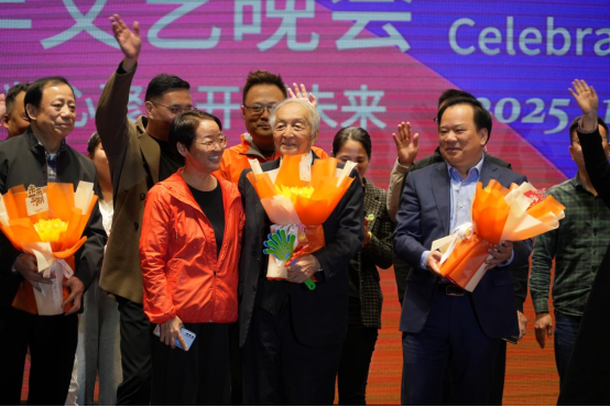 华联今夜星光璀璨!建校35周年文艺晚会燃情上演 华联今夜星光璀璨!建校35周年文艺晚会燃情上演