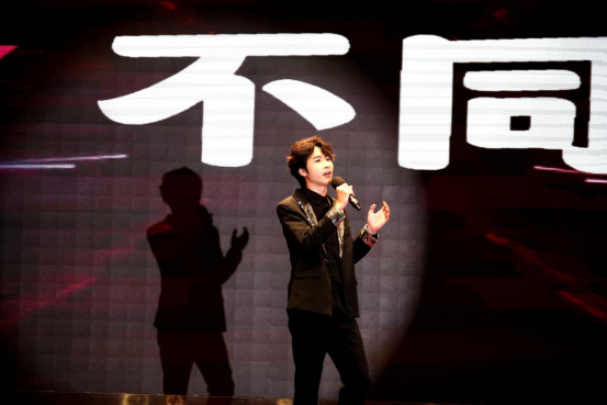 华联今夜星光璀璨!建校35周年文艺晚会燃情上演 华联今夜星光璀璨!建校35周年文艺晚会燃情上演