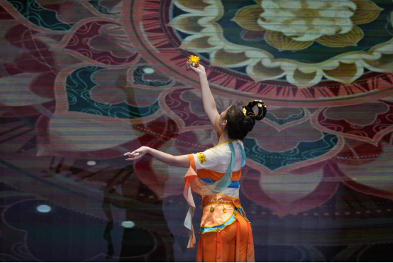 华联今夜星光璀璨!建校35周年文艺晚会燃情上演 华联今夜星光璀璨!建校35周年文艺晚会燃情上演