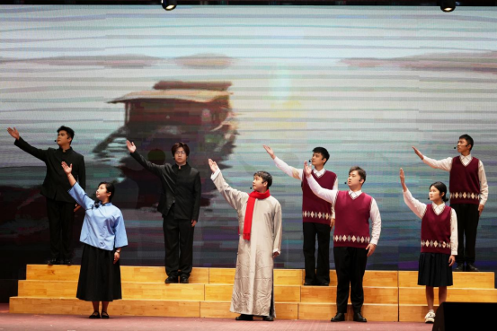 华联今夜星光璀璨!建校35周年文艺晚会燃情上演 华联今夜星光璀璨!建校35周年文艺晚会燃情上演